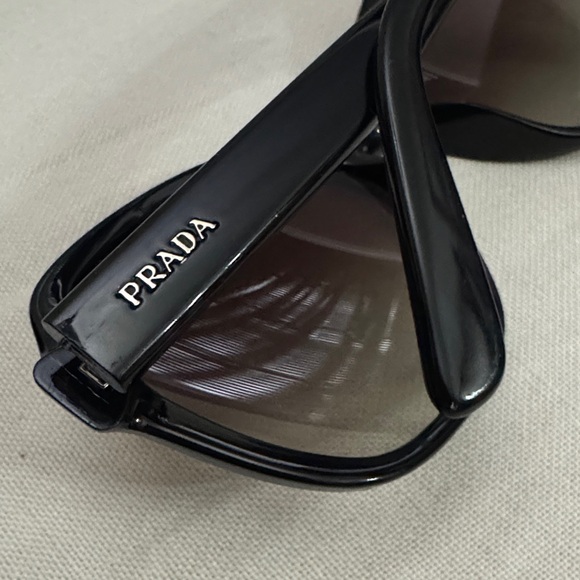 Gorgeous PRADA Black Sunglasses!🖤 - Picture 1 of 6